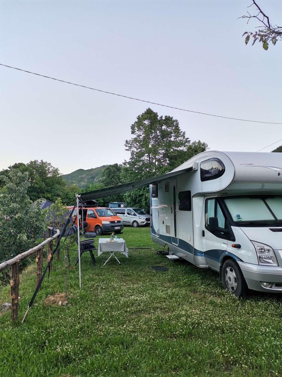 Camp Oaza,Lipa Hotel Цетине Екстериор снимка