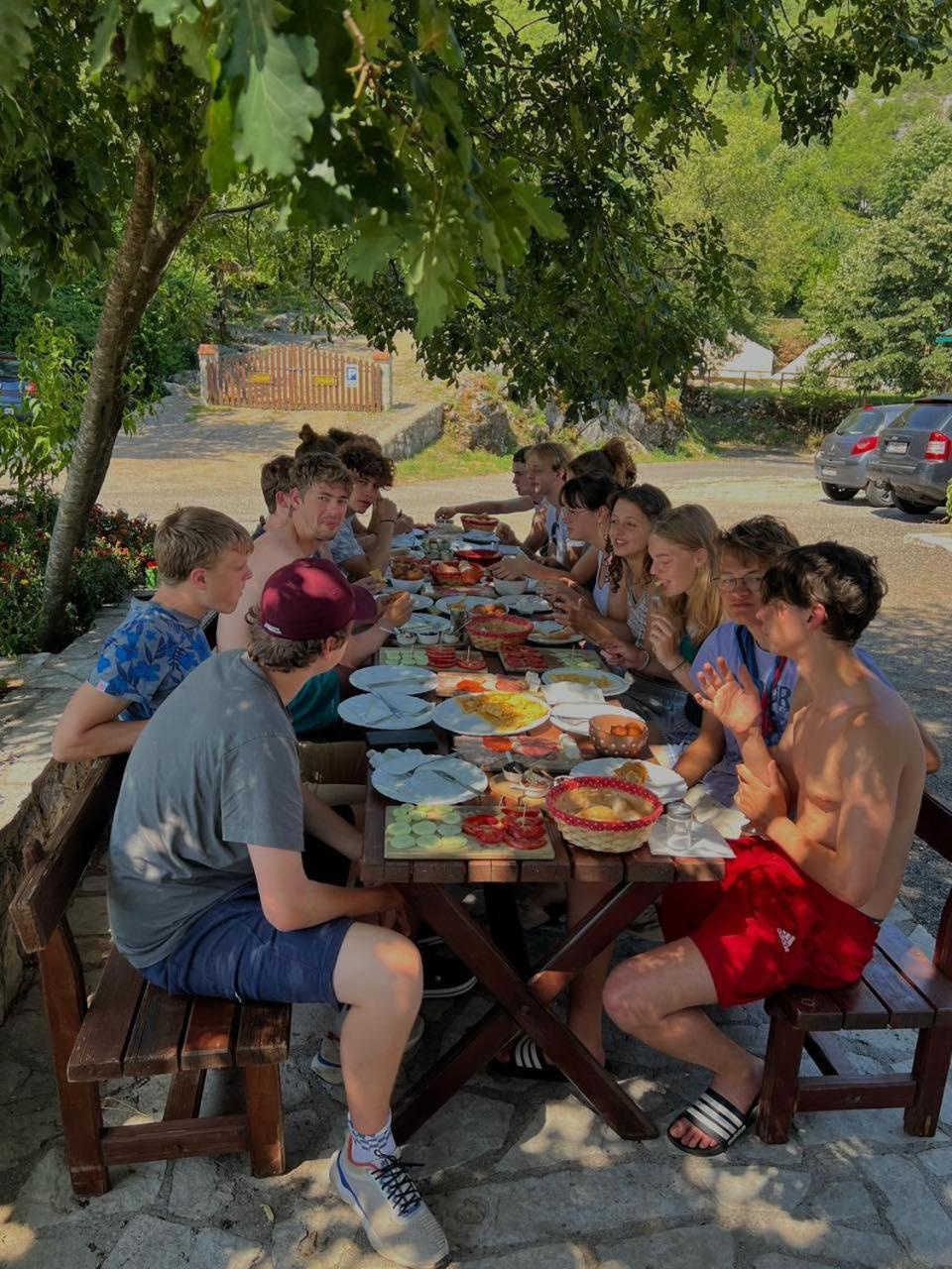 Camp Oaza,Lipa Hotel Цетине Екстериор снимка